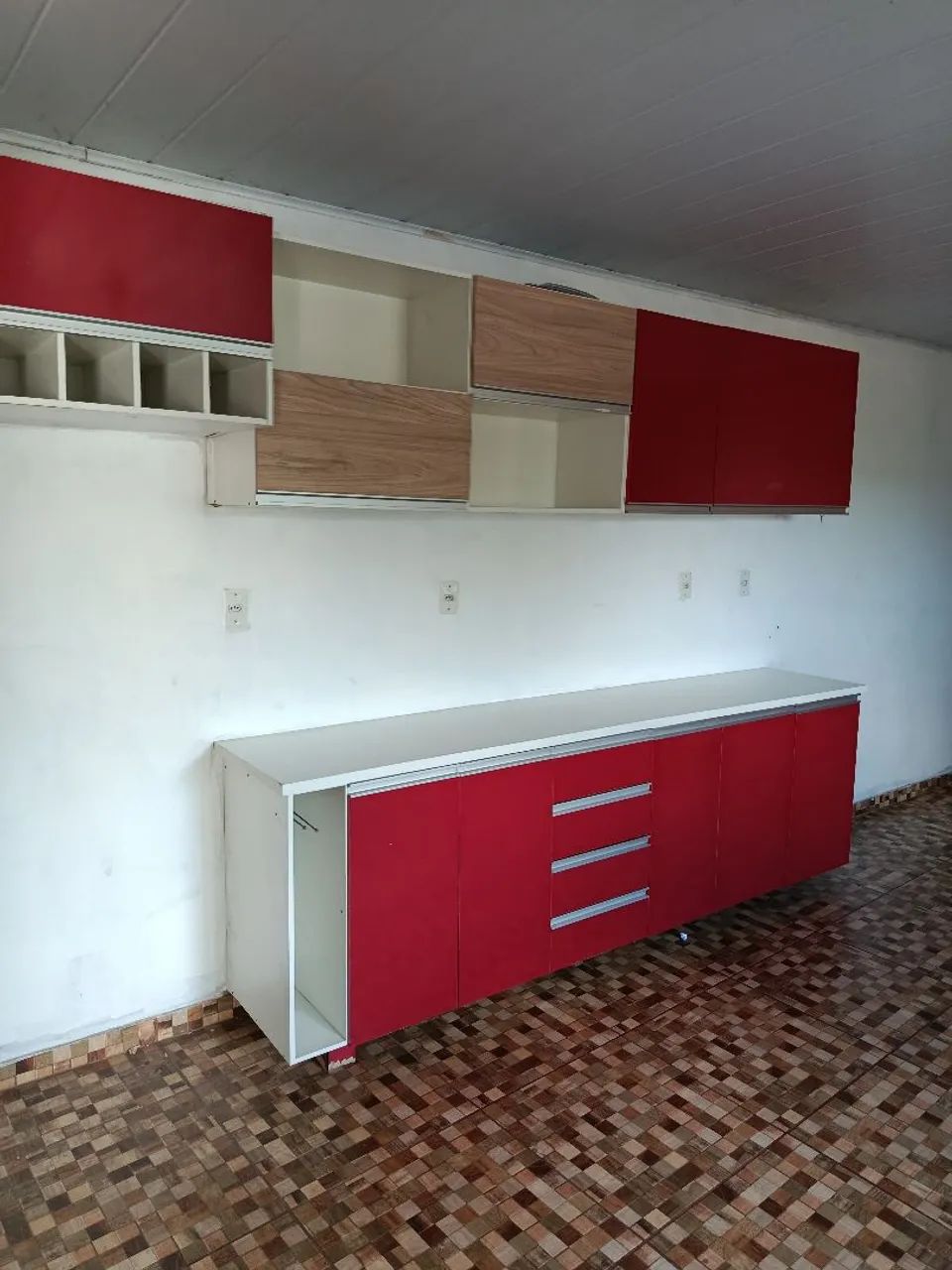 Alugo casa bem espaçosa 