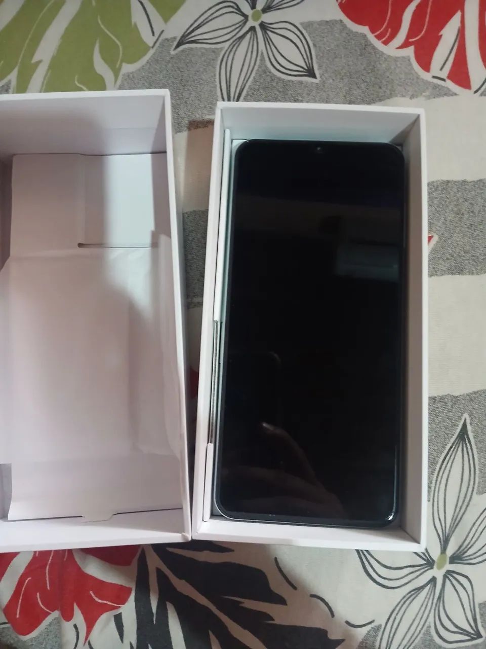 Vendo este celular todo original tenho nota fiscal  - Foto 5