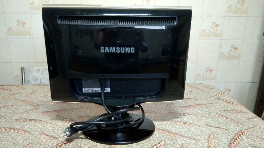 Monitor Samsung SyncMaster T190 LCD widescreen 19 polegadas,Vga Dvi,Exelente Impecável - Foto 2
