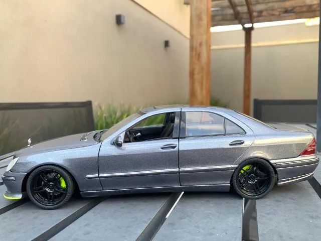 Miniatura 1:18 Mercedes-Benz S-Class 500 Customizada