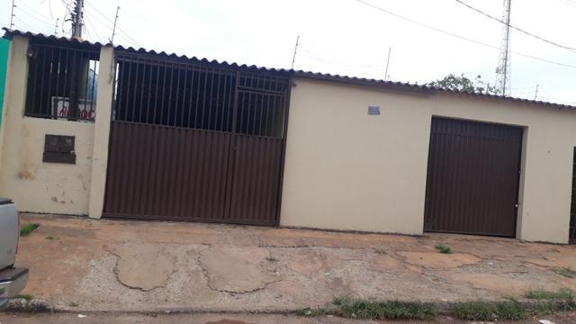 Casa com uma loja na rua do Vapt Vupt - Jardim Brasília - GO