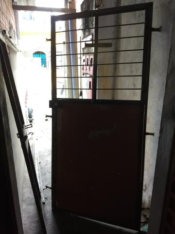 Porta de ferro com janela - Foto 2