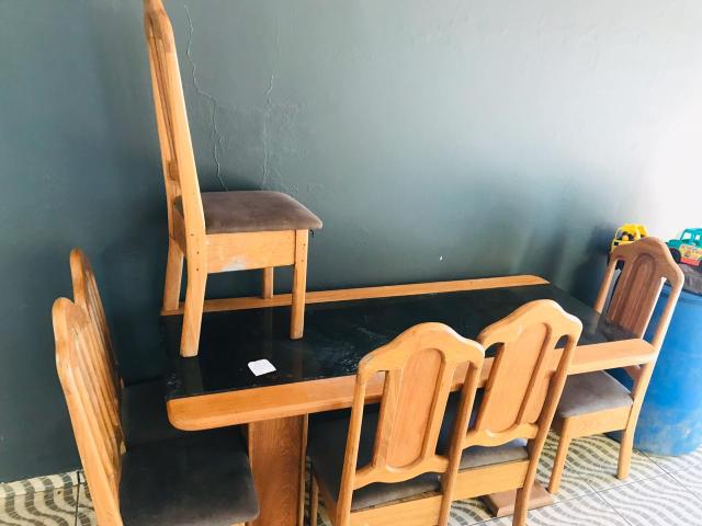 Mesa de Madeira com 6 cadeiras - Foto 6