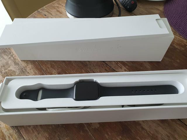Apple Watch Series 4 44MM GPS - sport band PRETO - Foto 2