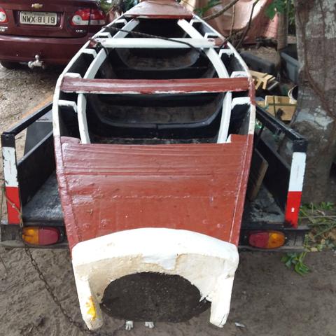 Vendo canoa de madeira