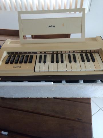 Órgão elétrico Hering San Remo PR-5000 Anos 70/80 - Funcionado tudo perfeitamente antigo