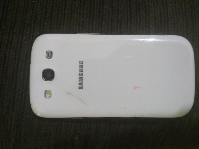 Vendo Celular S3 funcionando acompanha carregador