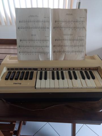 Órgão elétrico Hering San Remo PR-5000 Anos 70/80 - Funcionado tudo perfeitamente antigo - Foto 3