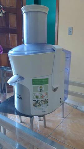 Vende-se máquina de fazer sucos