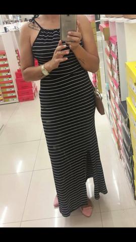 Vendo este vestido Ele estica e creio q veste até ao G