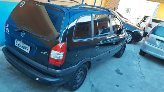 Zafira Expression 2.0 Automática Carro para a família - Foto 3