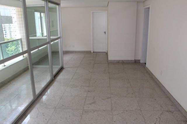 Oportunidade - apto. 4 quartos, ampla sala de estar, varanda, 2 vagas, elevador e ótima lo
