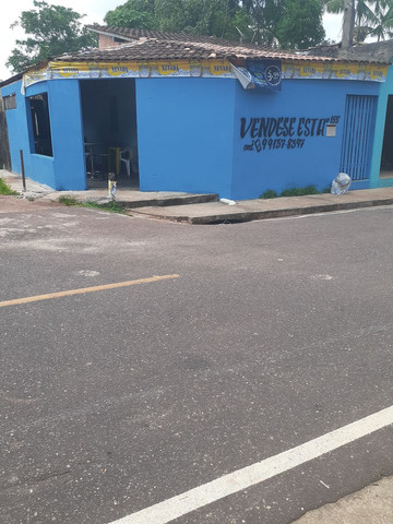 casa com espaço com bar