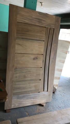 Portas e portal de madeira - Foto 2