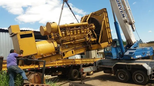 Grupo Gerador de Energia 2000 KVA Caterpillar 938 HRS Motor Caterpillar 3516
