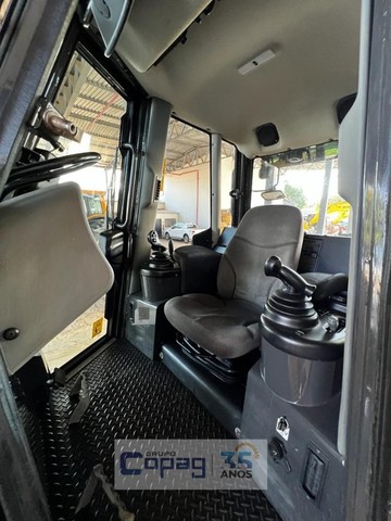 Trator de Esteiras New Holland D180 Ano 2016 - Foto 6