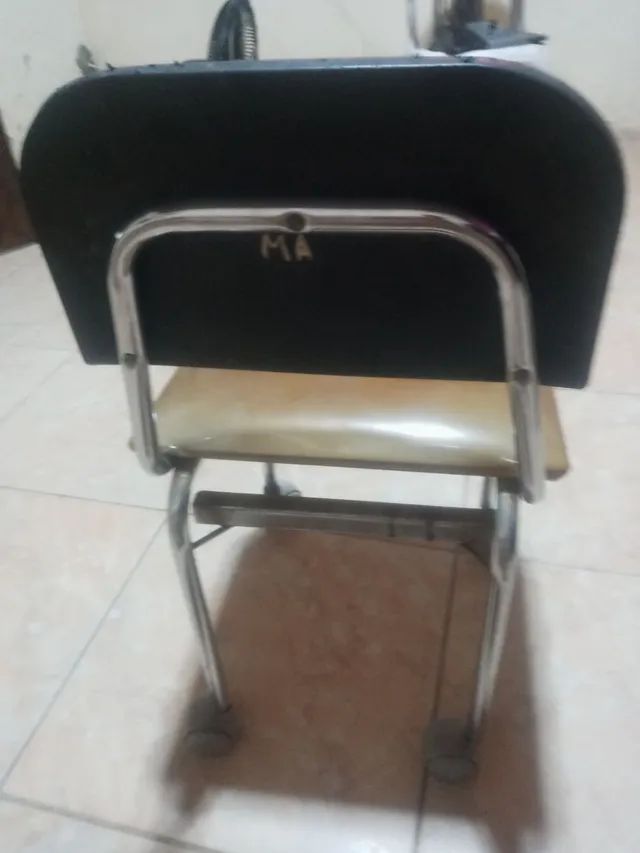 Vendo cadeira de manicure semi nova 