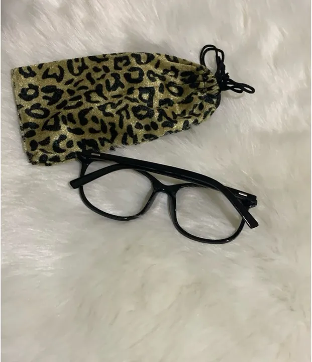 Óculos sem as lentes + case oncinha aveludada