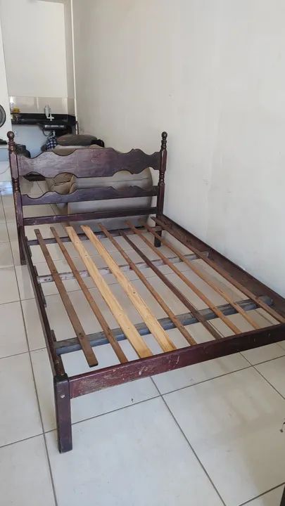 Vendo está cama de casal de madeira maciça leia todo anúncio. - Foto 4