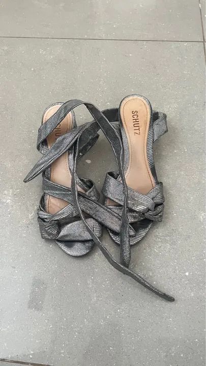 Sandalia SCHUTZ prata