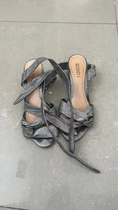 Sandalia SCHUTZ prata