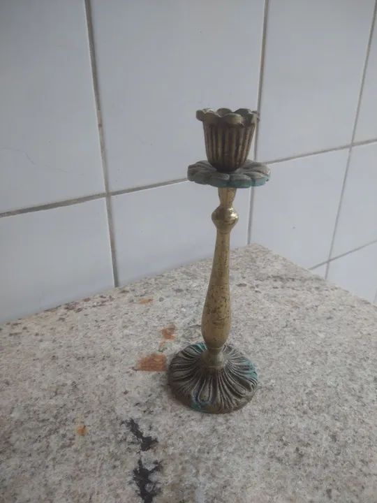 Castiçal metal bronze antigo  - Foto 2