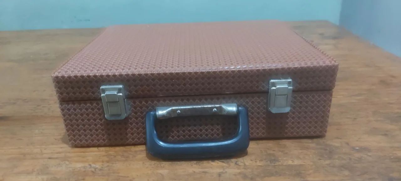 Maleta fisio em otimo estado bivolt.