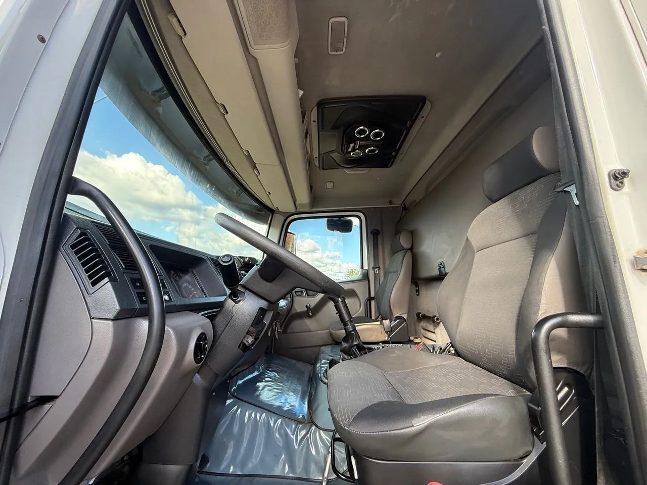 Caminhão VW Constellation 24.280 6x2 Caçamba - Foto 9