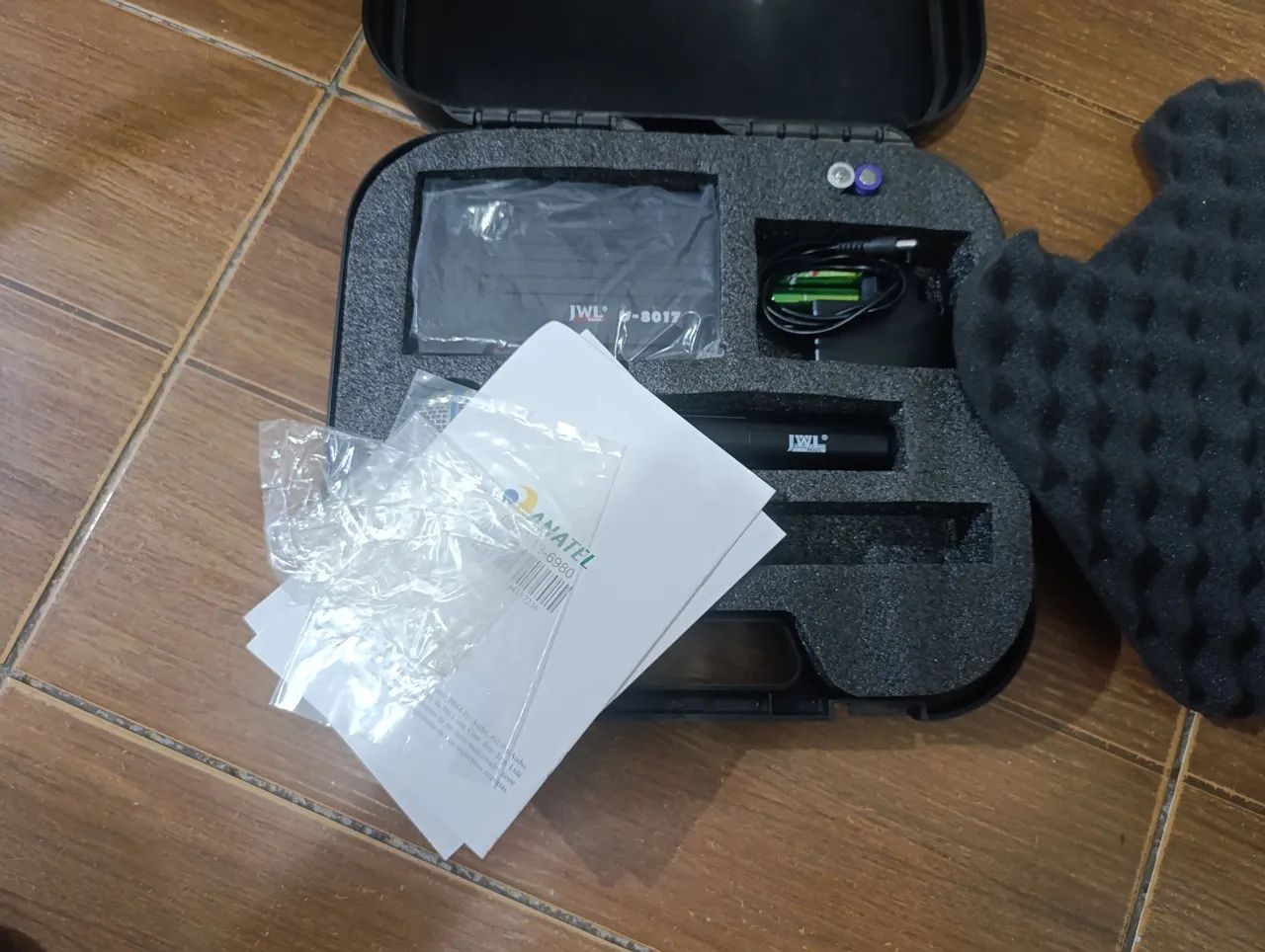 microfone sem fio UHF da marca JWL, modelo U-8017 - Foto 2