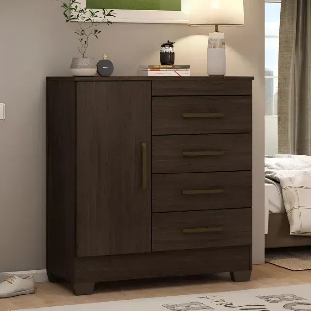 Cômoda com gavetas e porta na cor café 