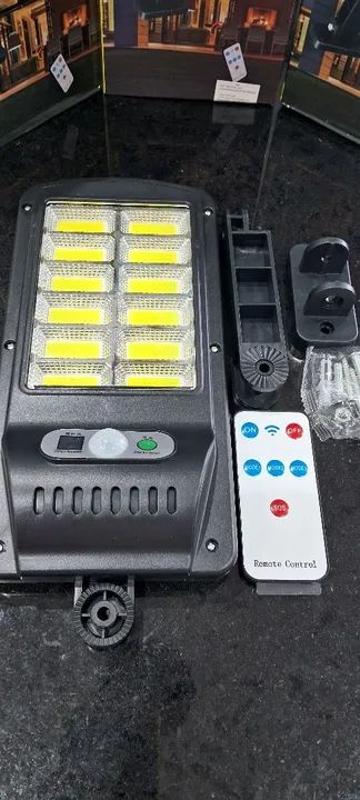 refletor Solar com Sensor de Movimento e Controle Remoto