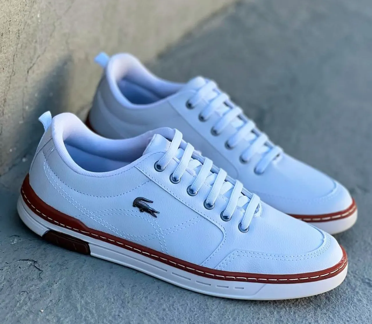 Tênis Lacoste Branco com Detalhes em Marrom - Novo!
