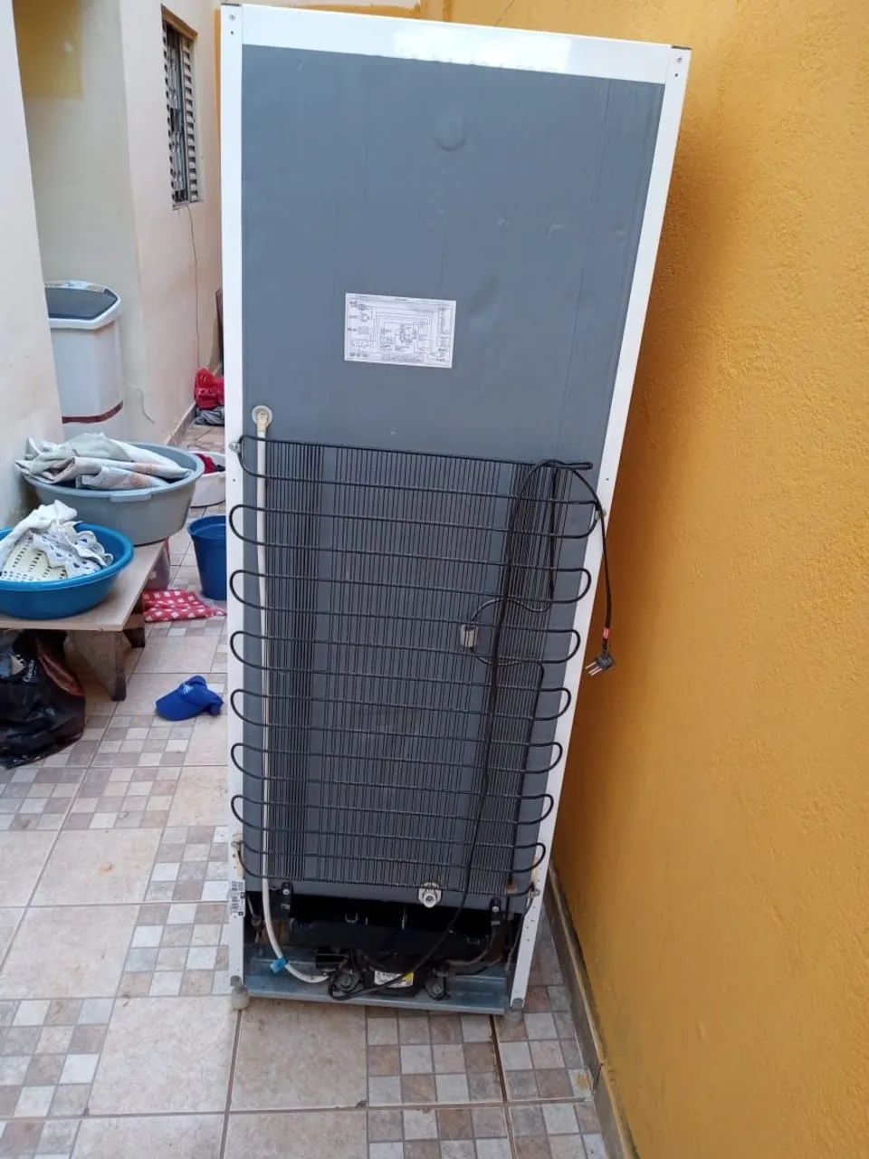 Geladeira Electrolux  funciona tudo certinho  faso 1300 - Foto 2