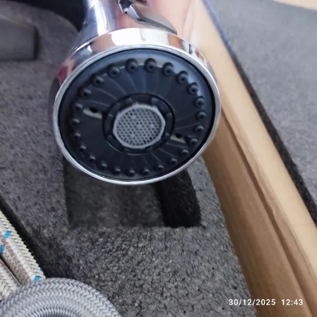 Torneira gourmet de cozinha com extensor água quente e fria  - Foto 3