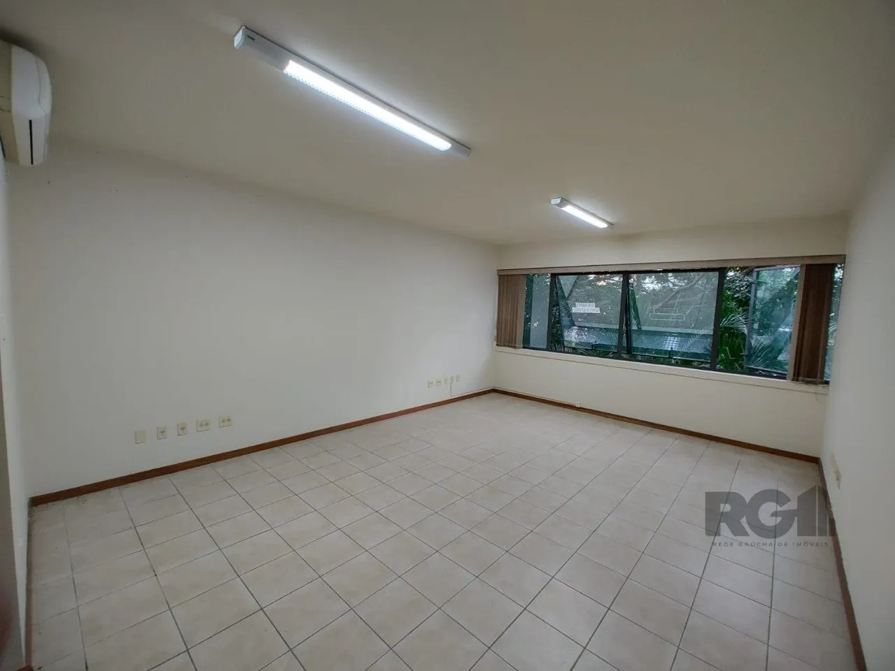 VENDA- Sala comercial, 40m², 1 banheiro- Praia de Belas, Porto Alegre