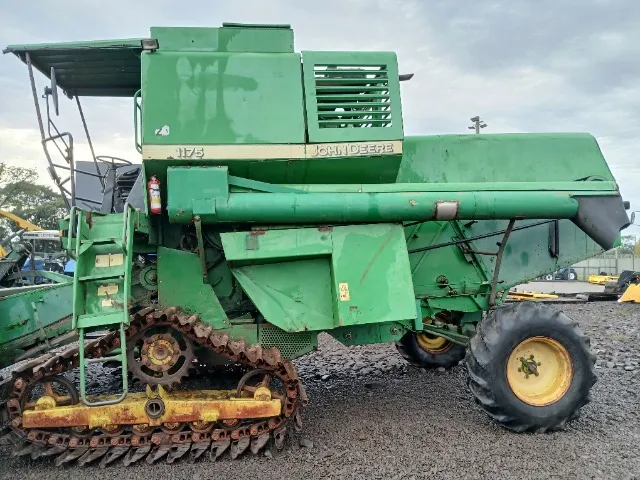 Colheitadeira John Deere 1175