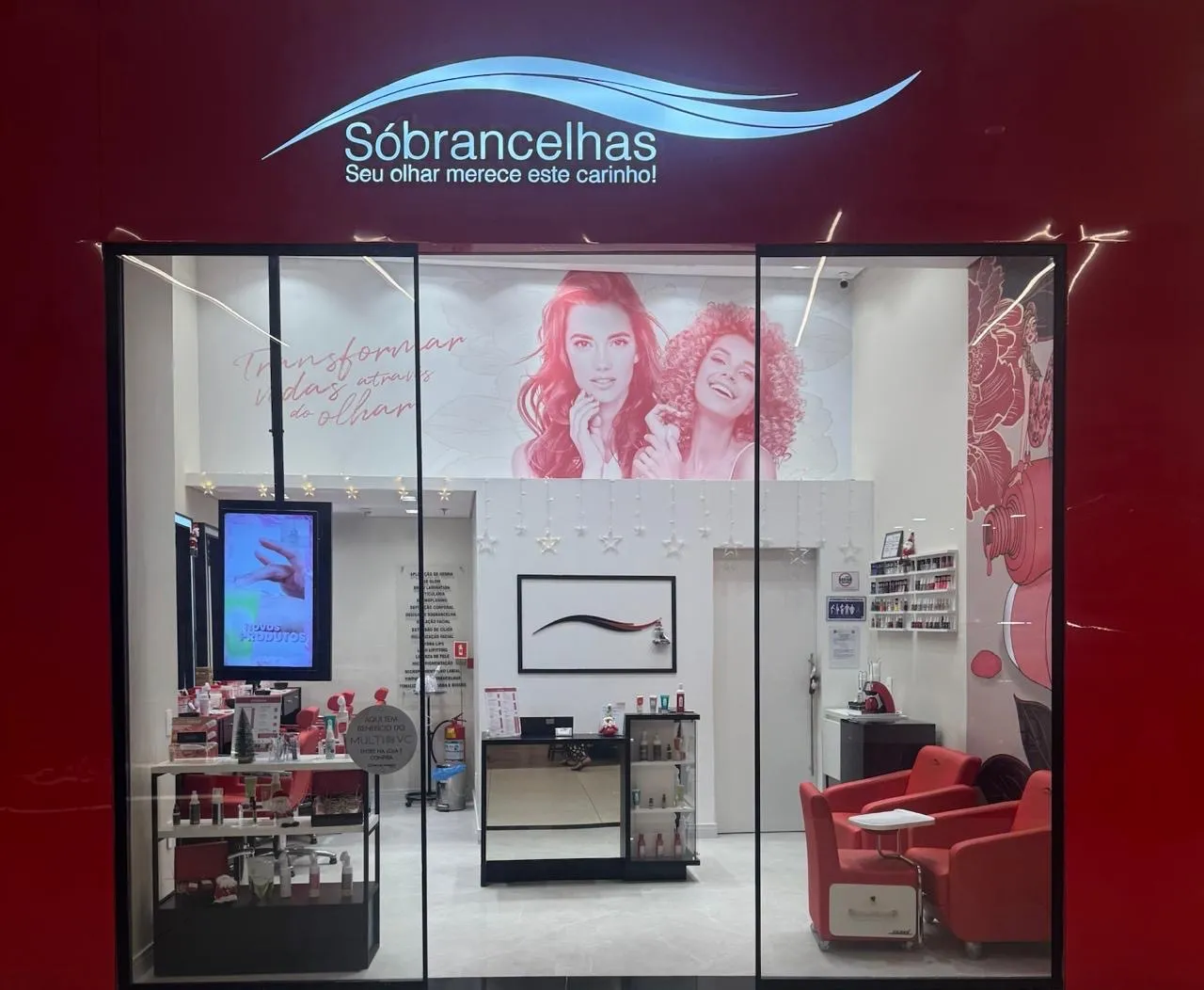 Vaga para designer de sobrancelhas