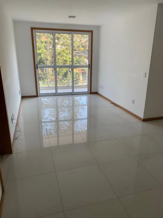 Apartamento Teresópolis 2 quartos, rua tranquila próxima ao Centro