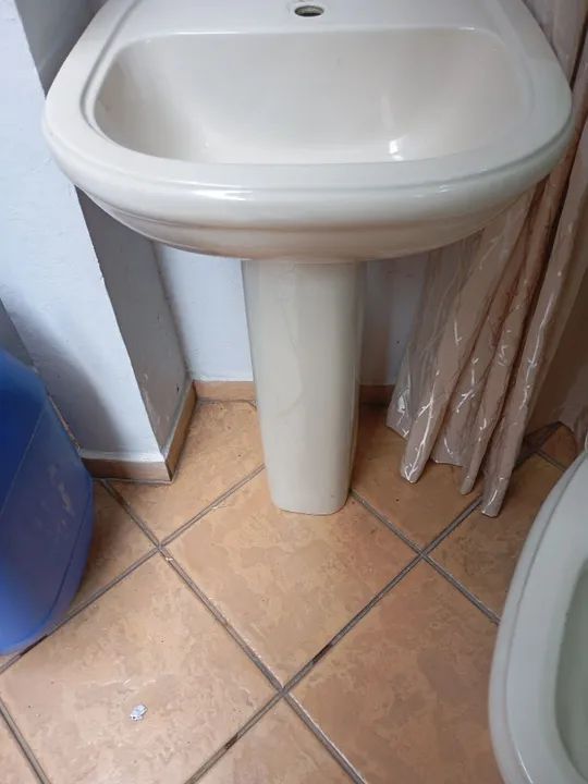 Conjunto de banheiro Completo Caixa acoplada,e LavatorioVaso - Foto 5