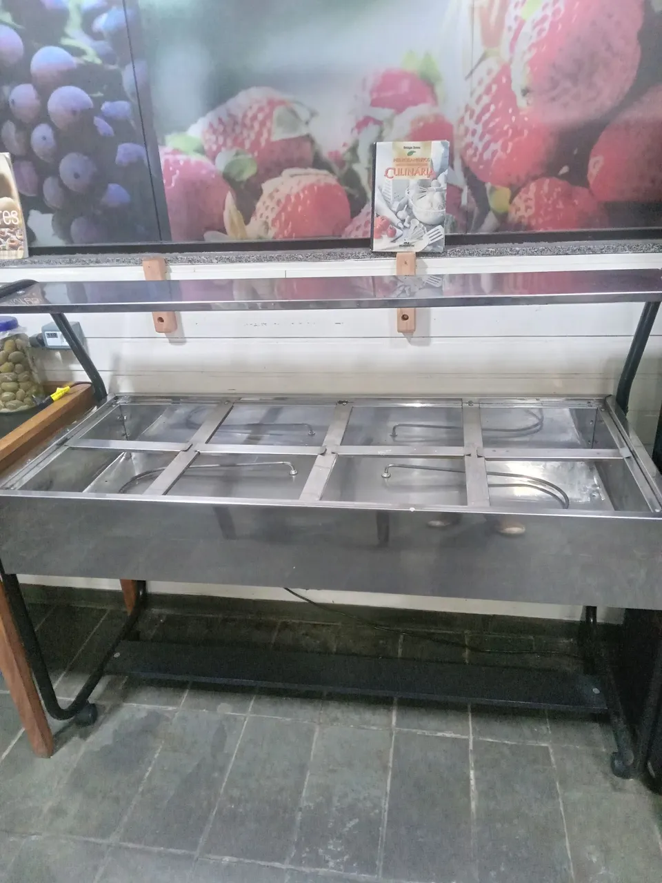 Buffet com 8 lugares com cubas e tampas