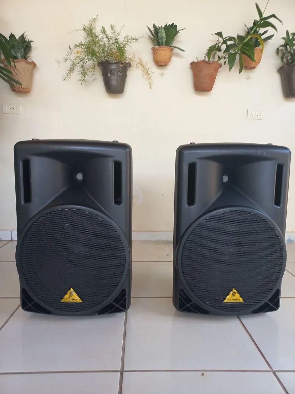 Caixa de Som Behringer B215XL