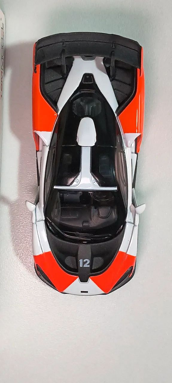 Mini GT McLaren Senna white/orange #81 - Brinquedos e Jogos