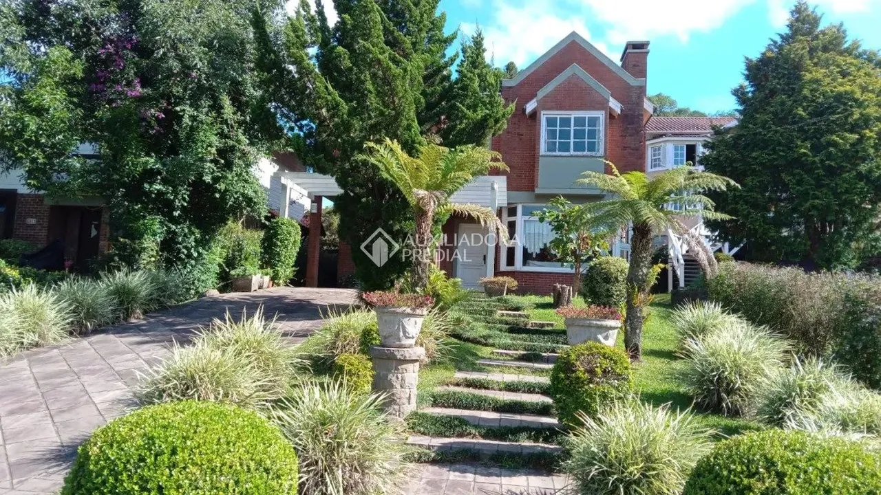 Casa em condomínio com 4 quartos e 2 vagas à venda no bairro Quinta da Serra em Canela