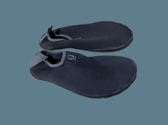 Par de Sapatos de Água Pretos