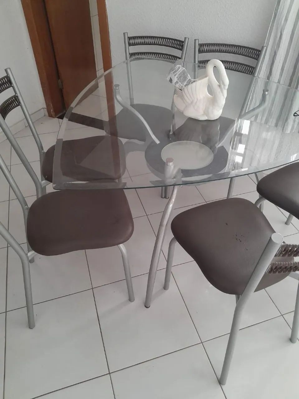 Excellent and beautiful dining table with 6 chairs