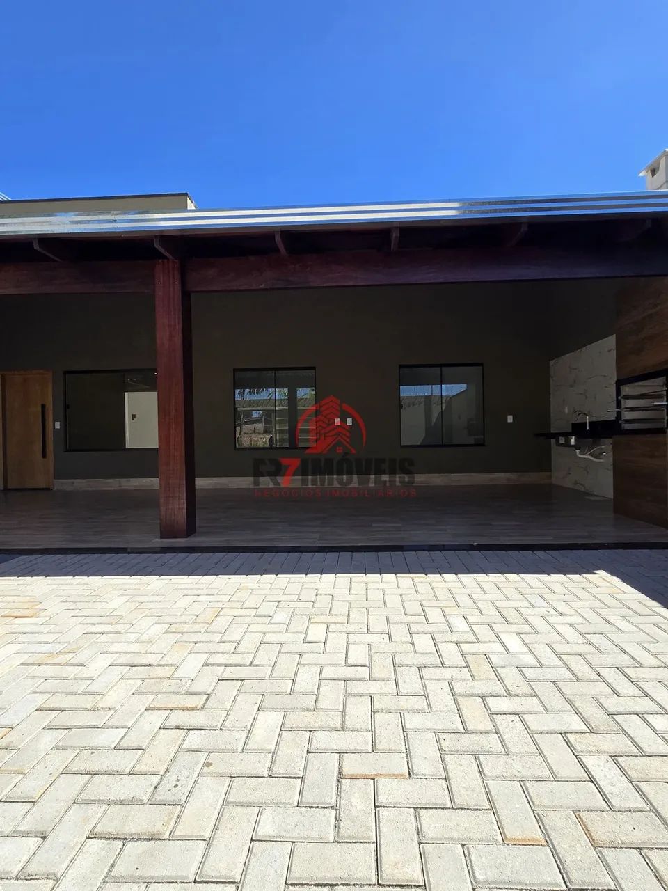Linda casa! 3 Quartos sendo 1 Suíte - Área Gourmet ampla e com Churrasqueira - Res. Brisas