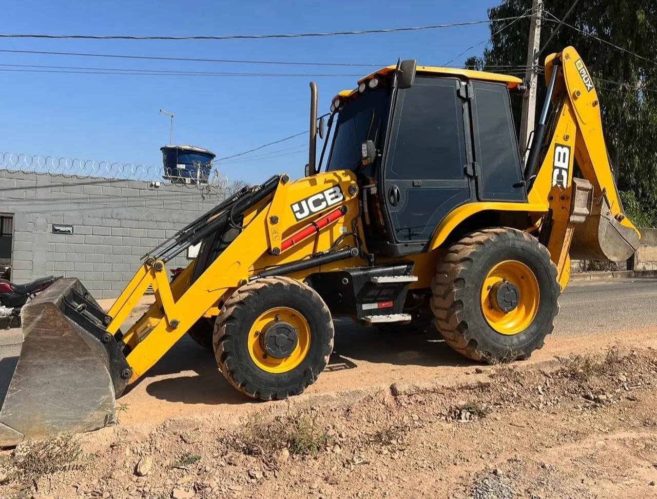 Retroescavadeira JCB - Pronta pro trabalho