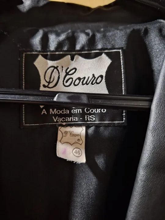 Jaqueta de Couro Feminina Preta Tam M usada  - Foto 3
