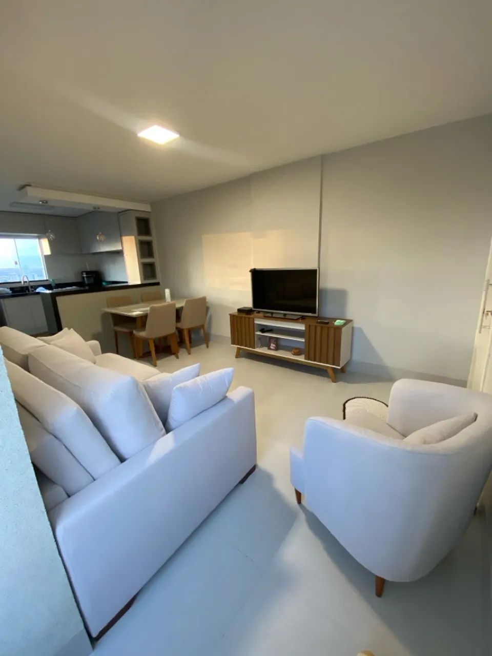 Vendo apartamento Setor Oeste (lago das rosas) mobiliado  - Foto 2