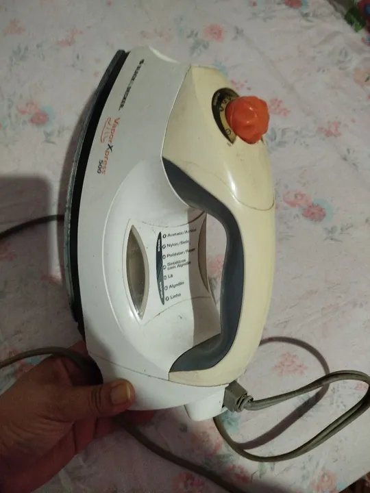 FERRO DE PASSAR ROUPA